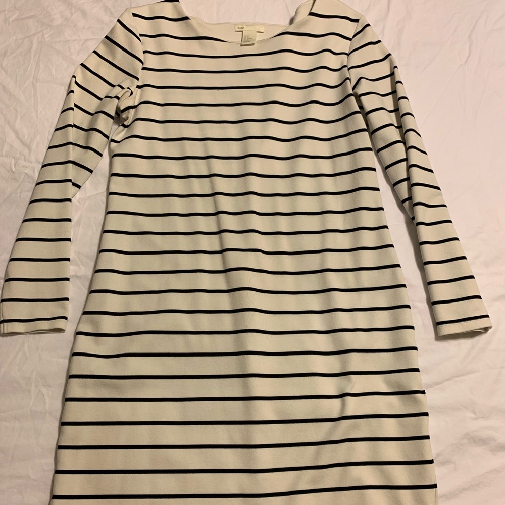 Back and White Long Sleeve Dress